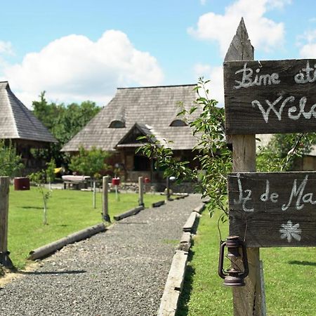 Iz De Maramures Rural Hotel (Adults Only) Surdesti  Екстер'єр фото