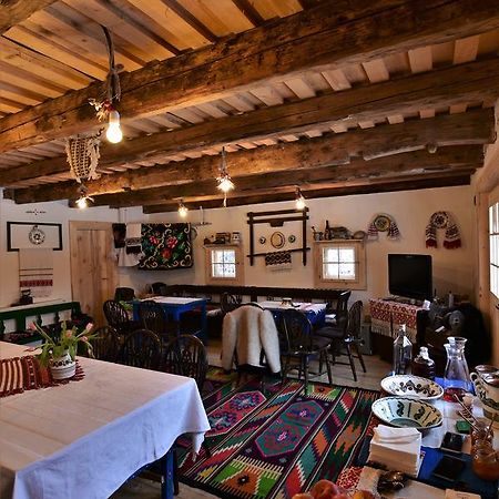 Iz De Maramures Rural Hotel (Adults Only) Surdesti  Екстер'єр фото