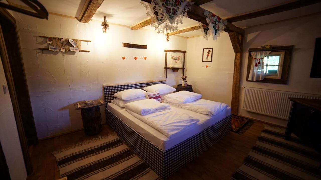 Iz De Maramures Rural Hotel (Adults Only) Surdesti  Екстер'єр фото