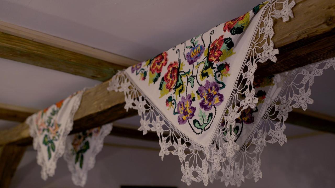 Iz De Maramures Rural Hotel (Adults Only) Surdesti  Екстер'єр фото