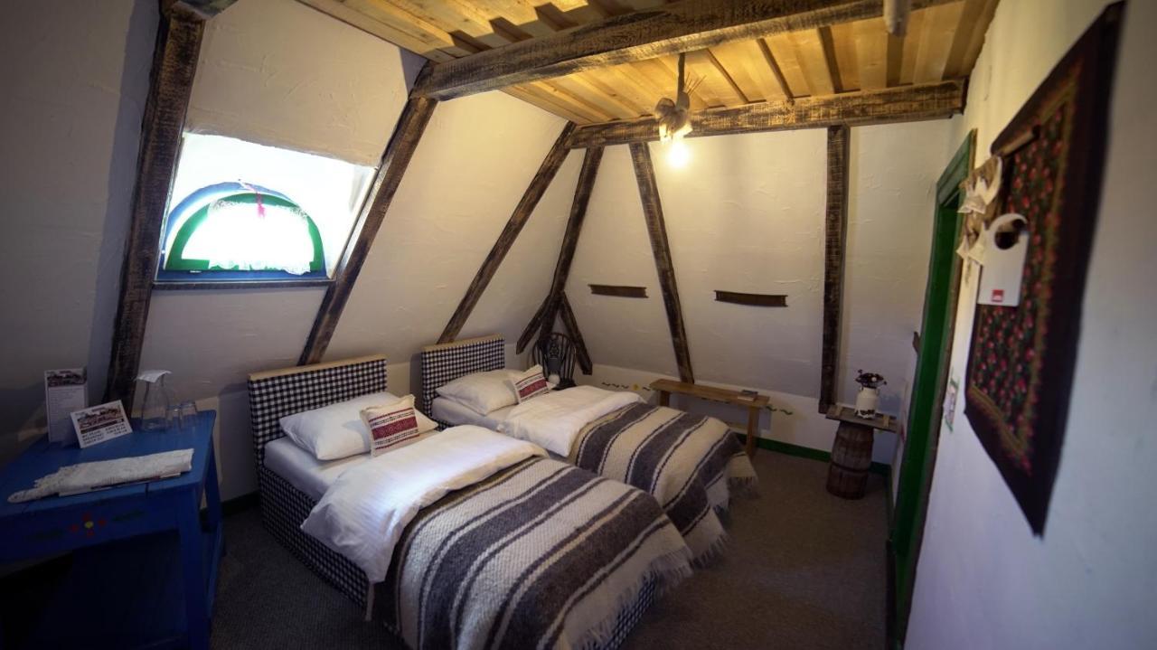 Iz De Maramures Rural Hotel (Adults Only) Surdesti  Екстер'єр фото