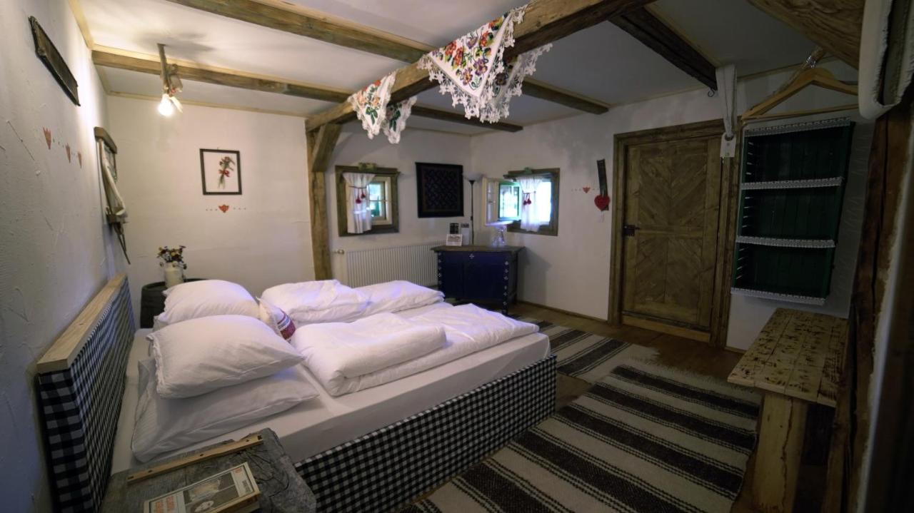 Iz De Maramures Rural Hotel (Adults Only) Surdesti  Екстер'єр фото
