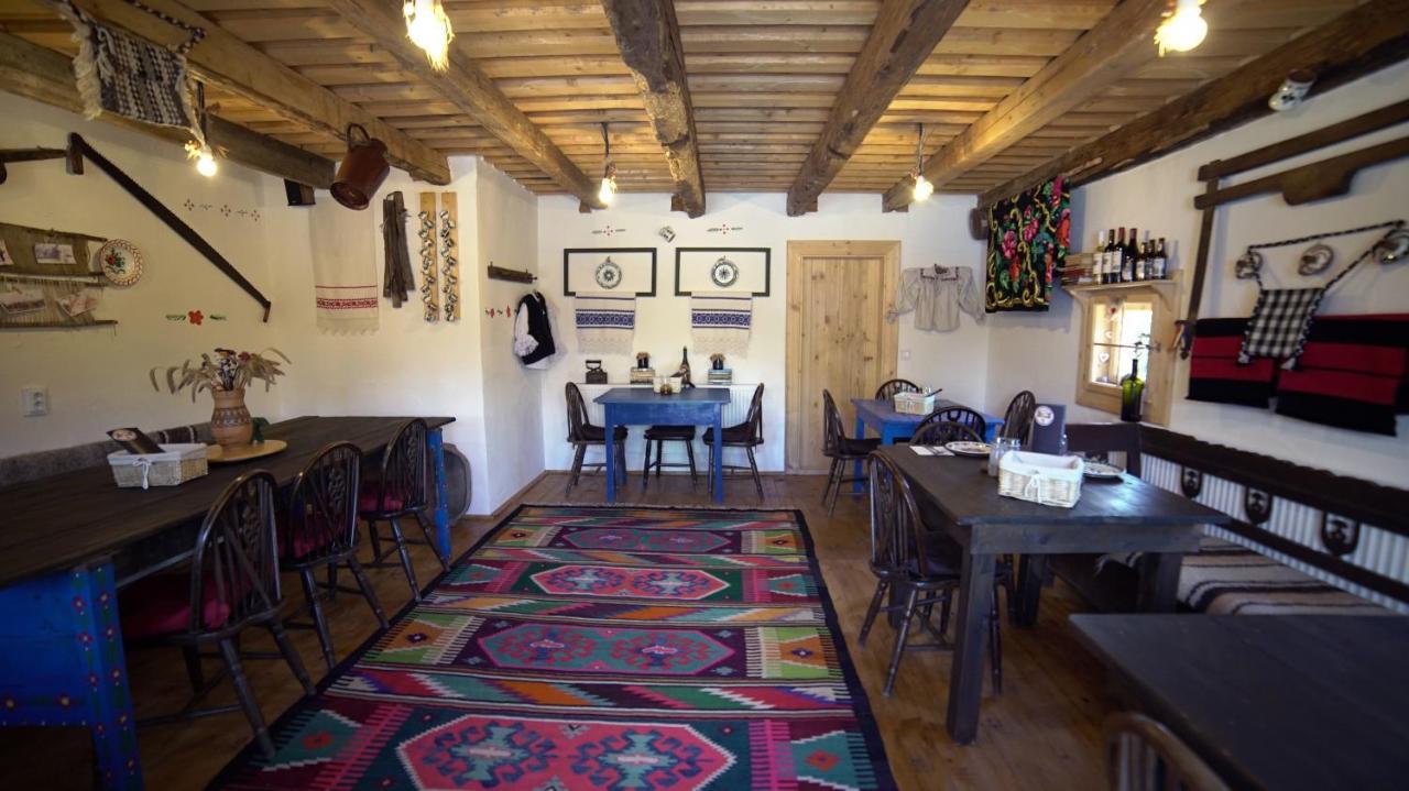 Iz De Maramures Rural Hotel (Adults Only) Surdesti  Екстер'єр фото