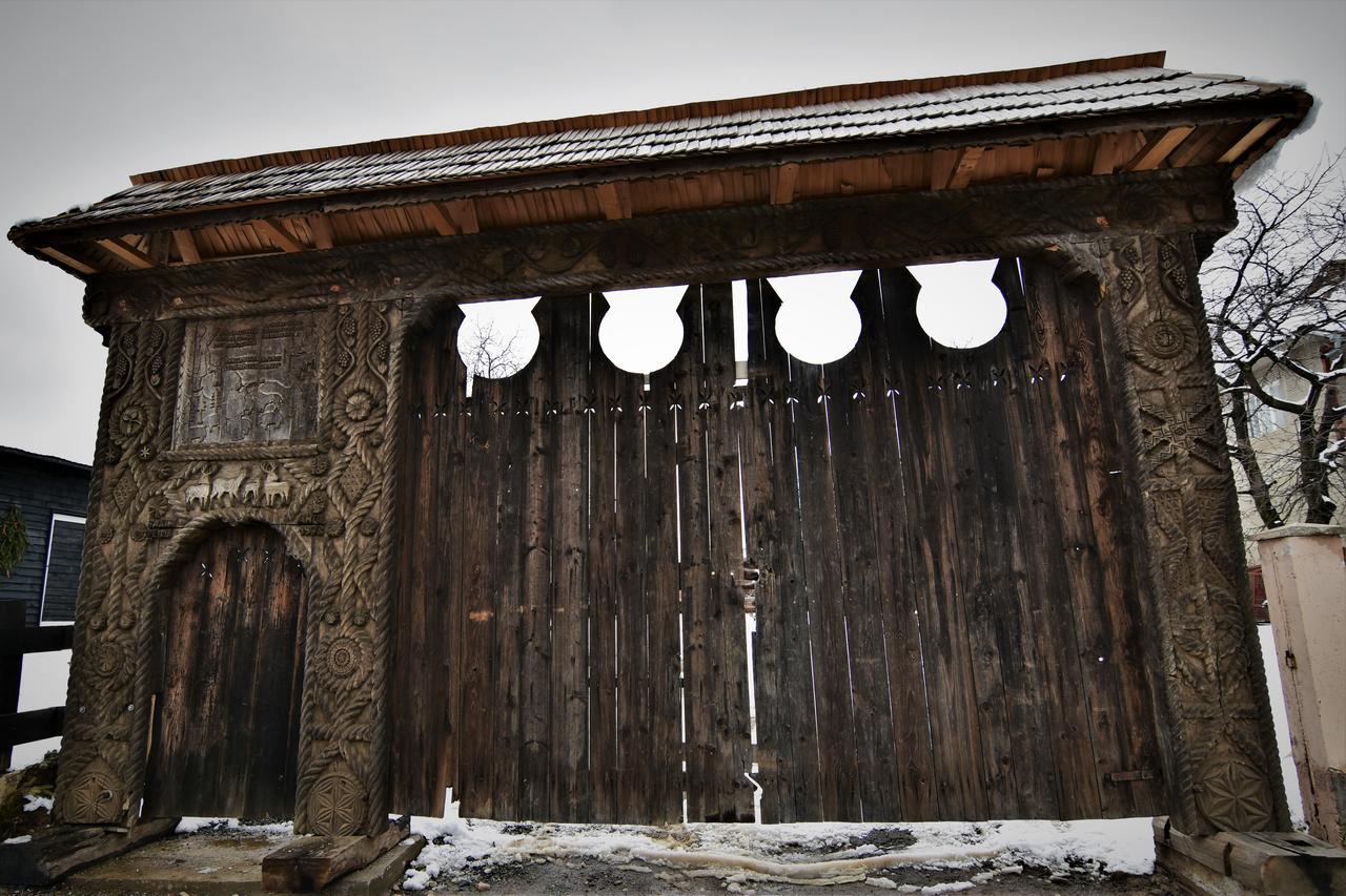 Iz De Maramures Rural Hotel (Adults Only) Surdesti  Екстер'єр фото