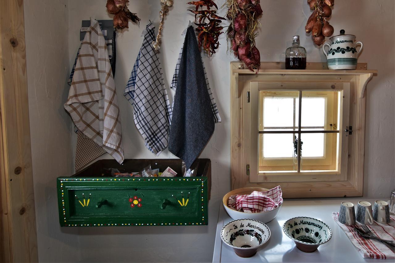 Iz De Maramures Rural Hotel (Adults Only) Surdesti  Екстер'єр фото
